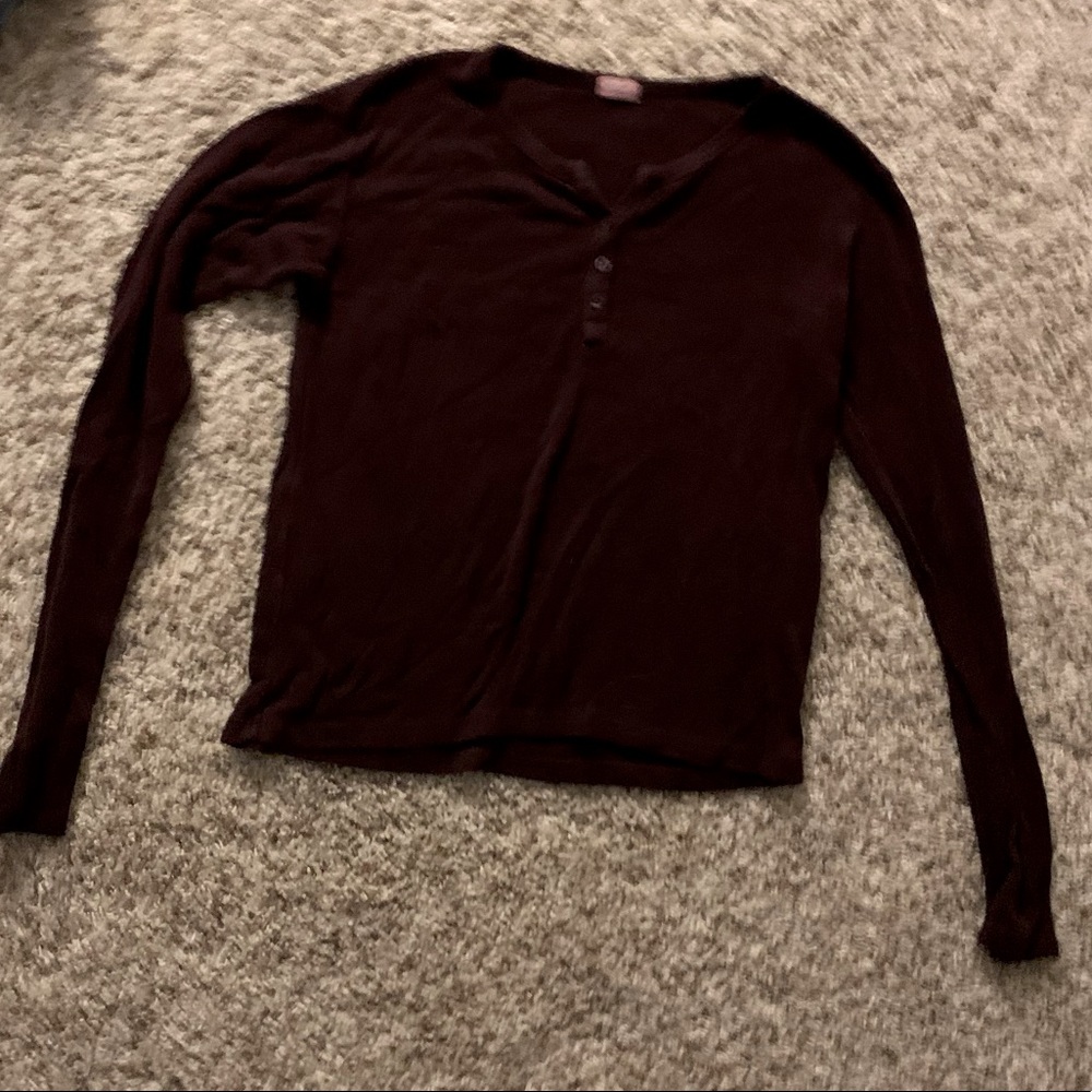 J galt/ Brandy Melville maroon shirt